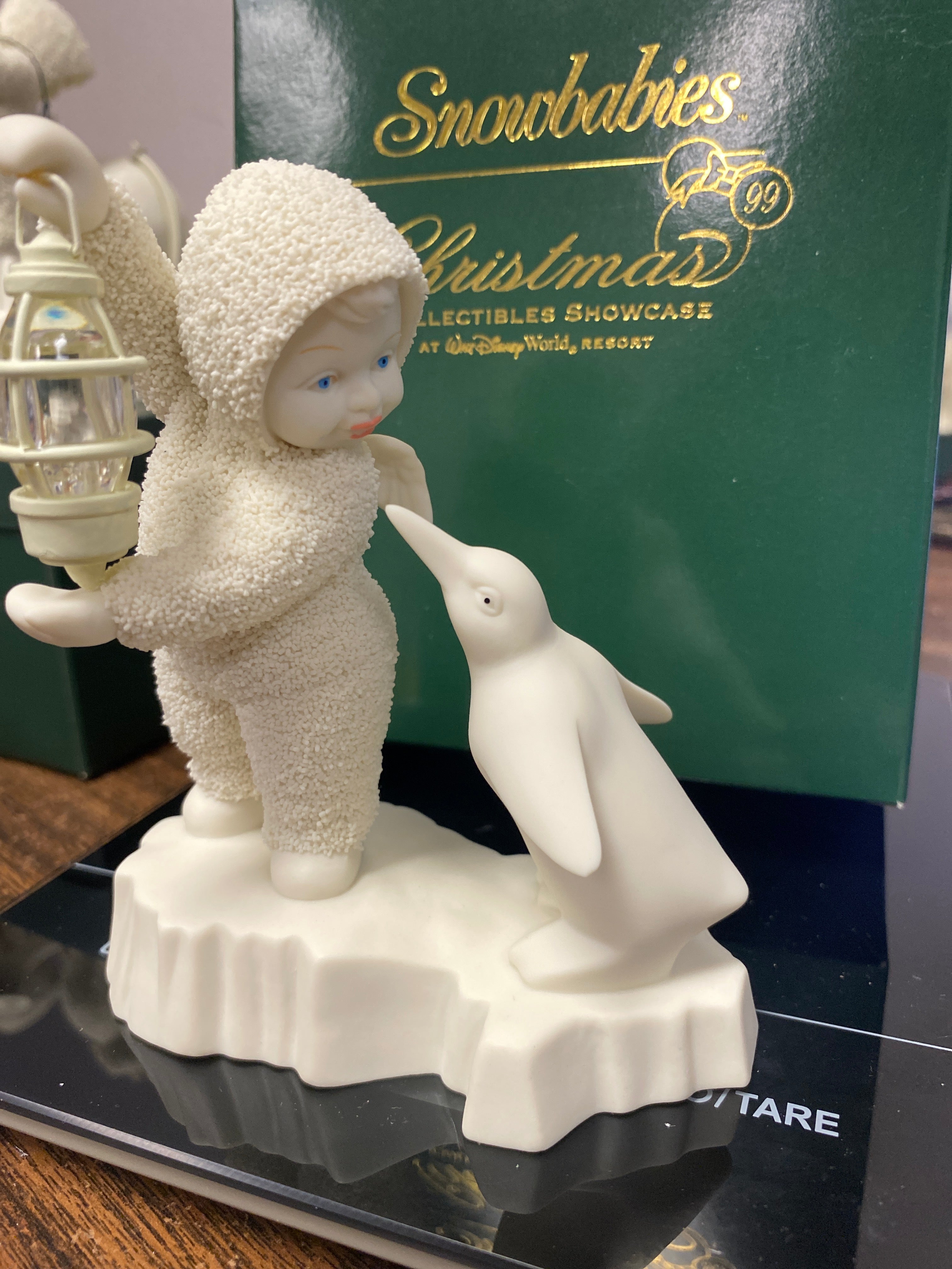 Snowbabies "Ill Light The Way" 99' Christmas Collectables Showcase