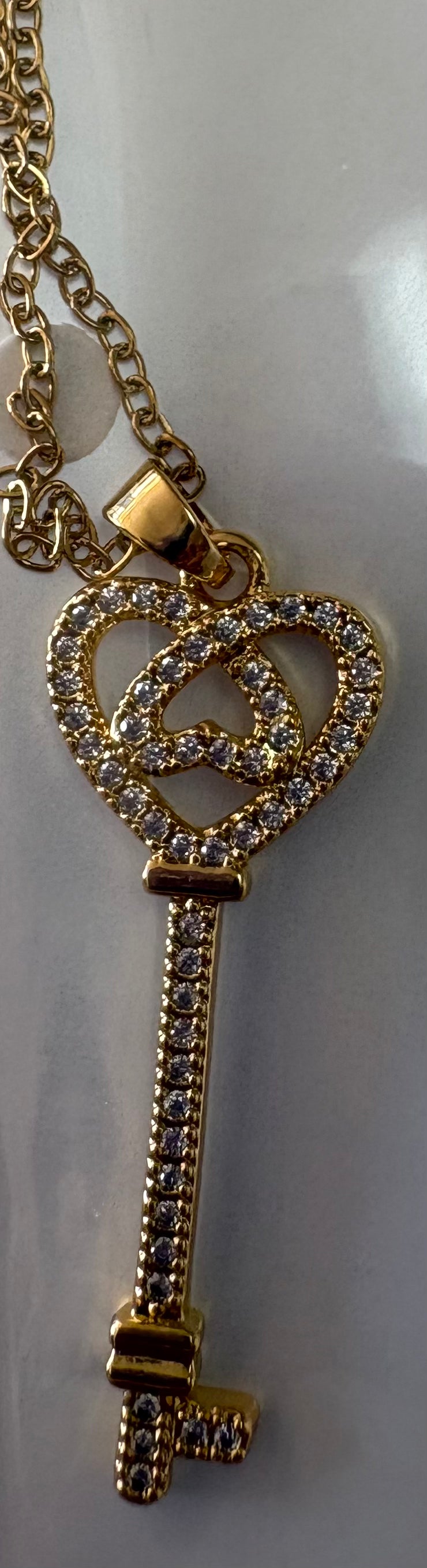 Luxury Gold Plated Alloy Twisted Heart Key Pendant Necklace