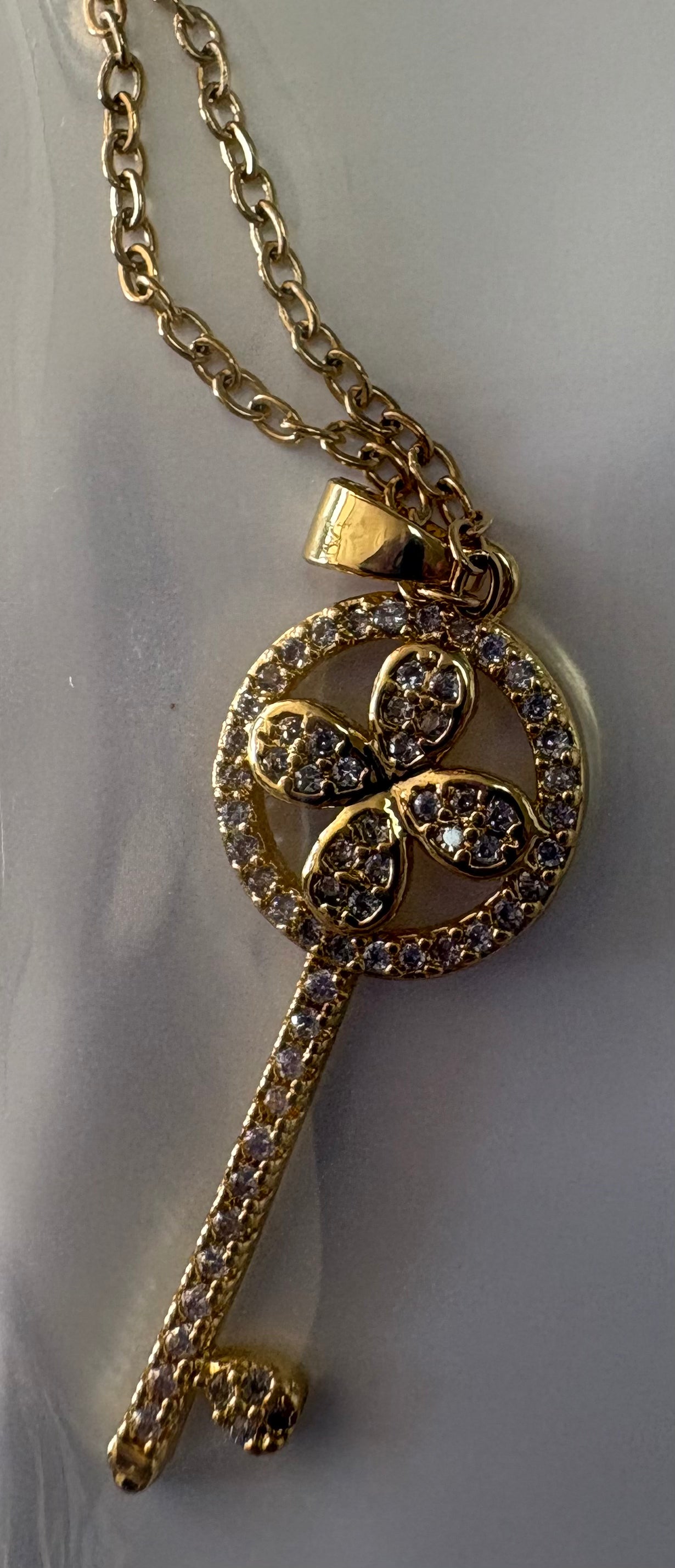 Luxury Gold Plated Alloy Four Leaf Key Pendant Necklace