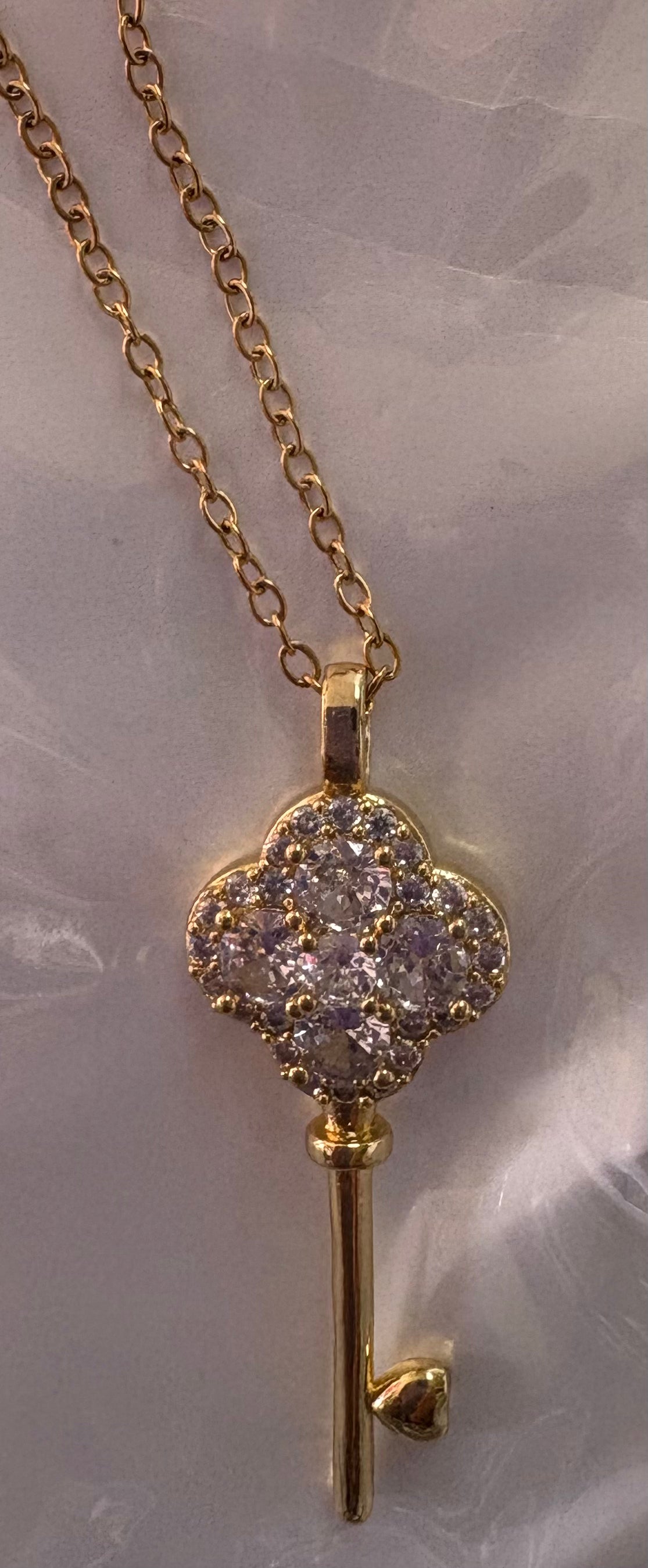 Luxury Gold Plated Alloy Flower Key Pendant Necklace